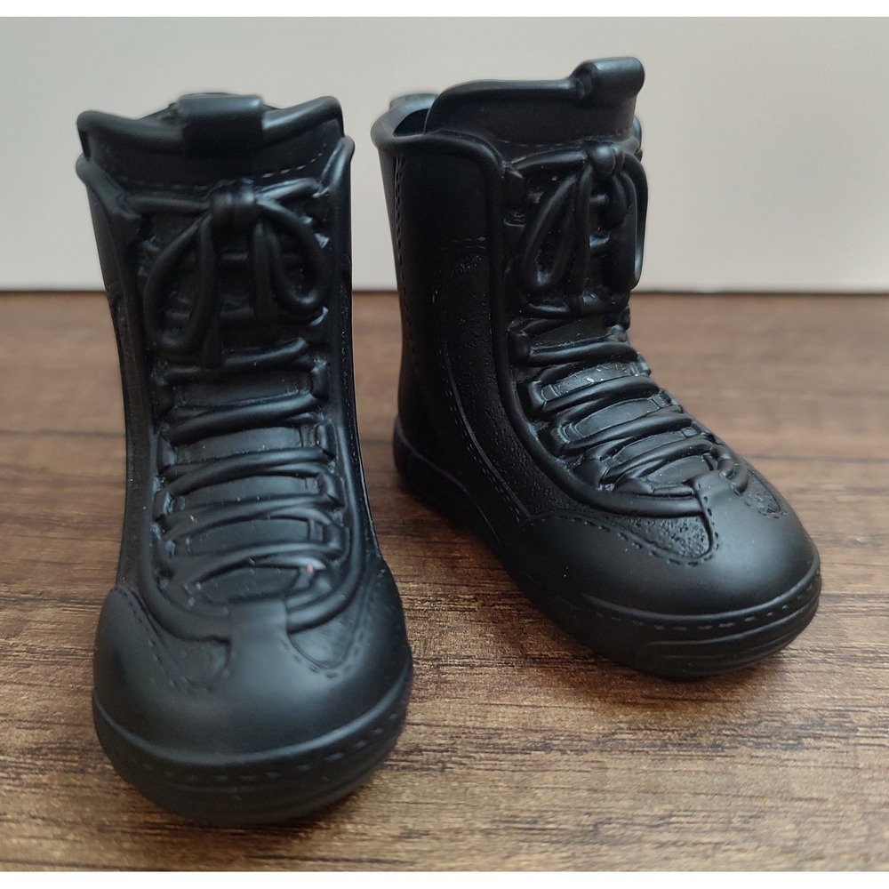 TBKI 2001 Hello Kitty Black Snow Boots for Snowboard for 15 inch Doll